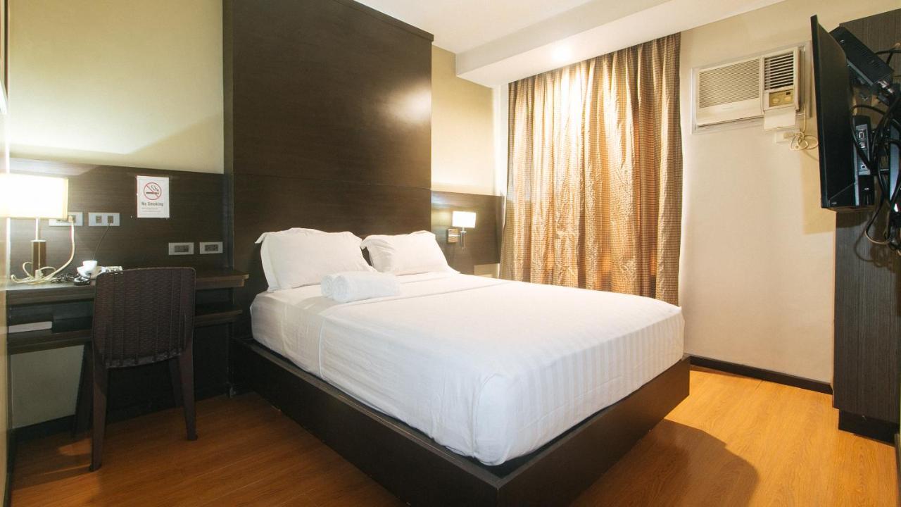 Lorenzzo Suites Hotel Макати Экстерьер фото