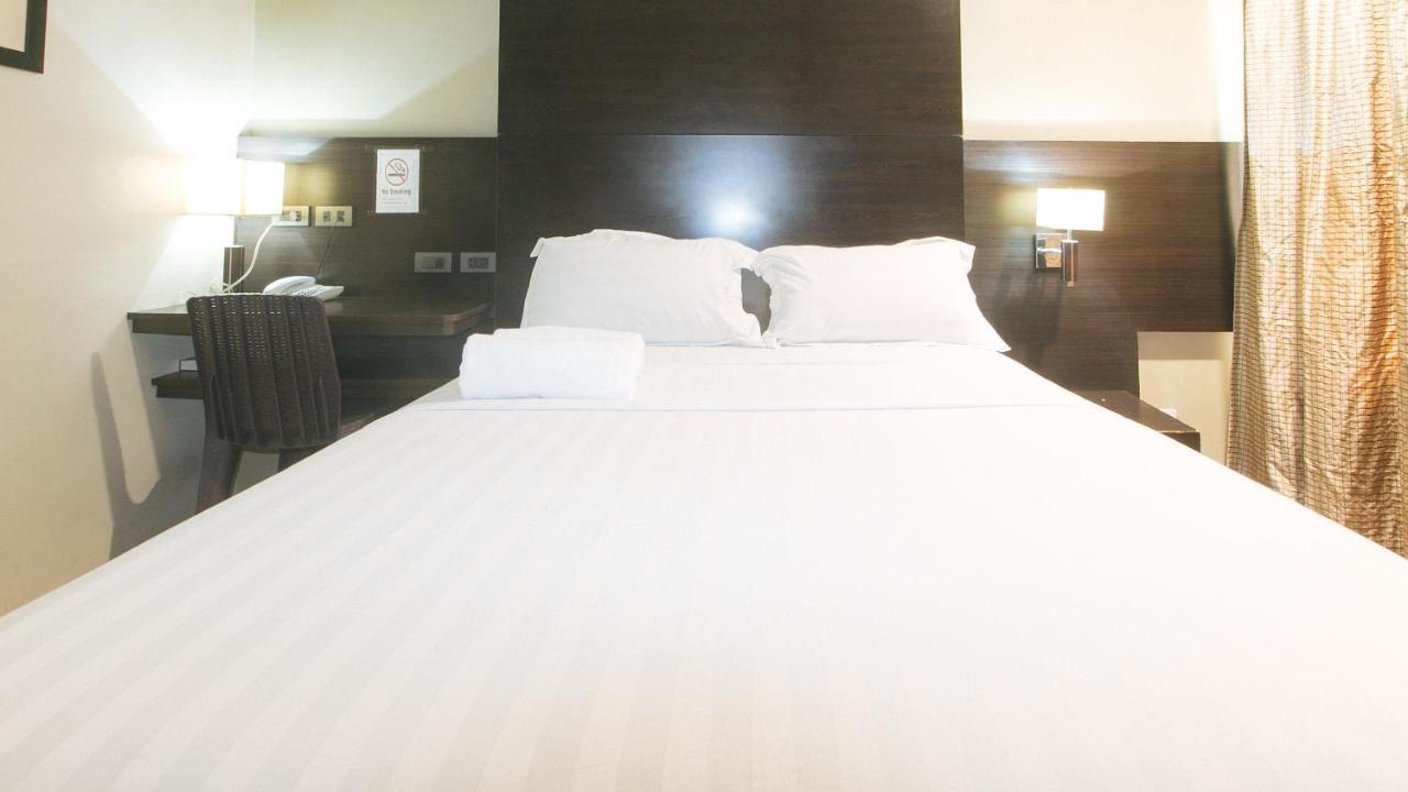 Lorenzzo Suites Hotel Макати Экстерьер фото